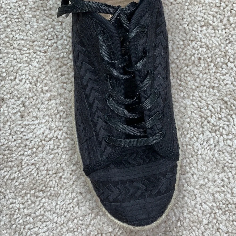 NWOT Toms Lena black arrow espadrilles sz 7